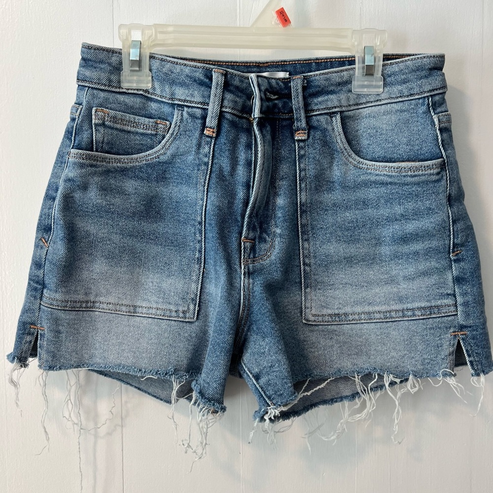Good American 90s high rise cutoff shorts
